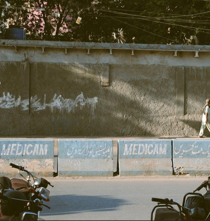 How Do Temporary Barriers Help Manage Traffic on Construction Sites