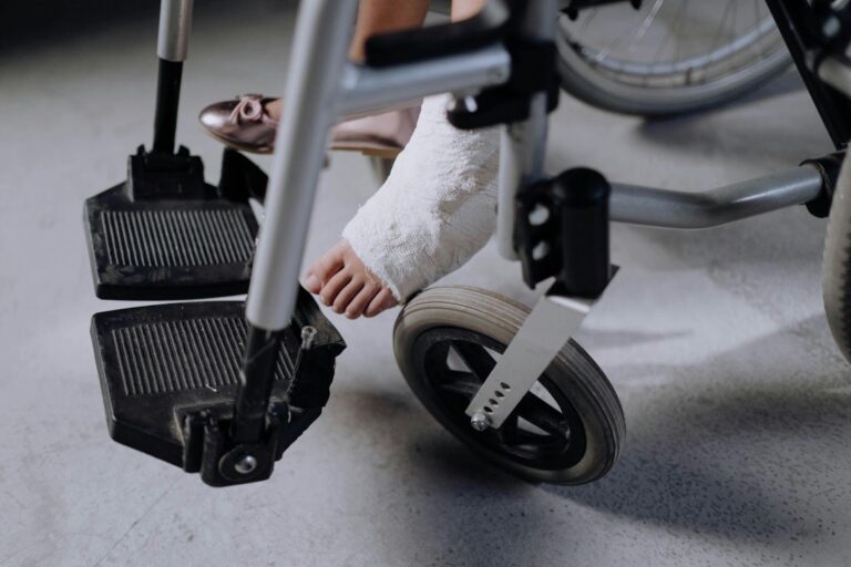 Common Mistakes Avoided by Hiring a Personal Injury Lawyer