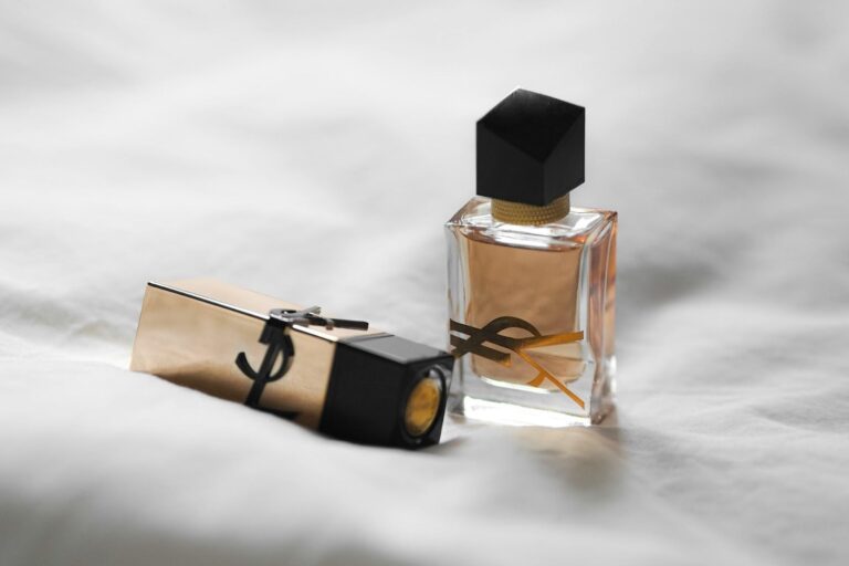 Scent and Style: Why Your Perfume Should Complement Your Look