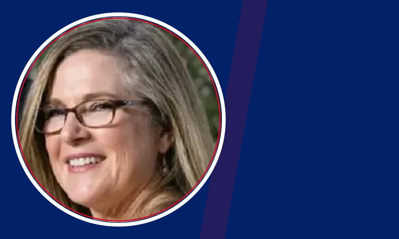 Elana Caplan portrait on navy background