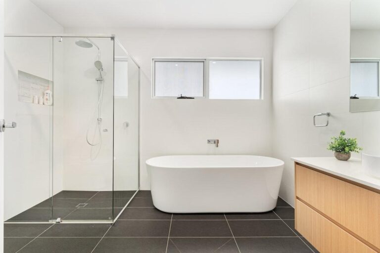 How to Choose the Right Bathroom Fitter for Your Home